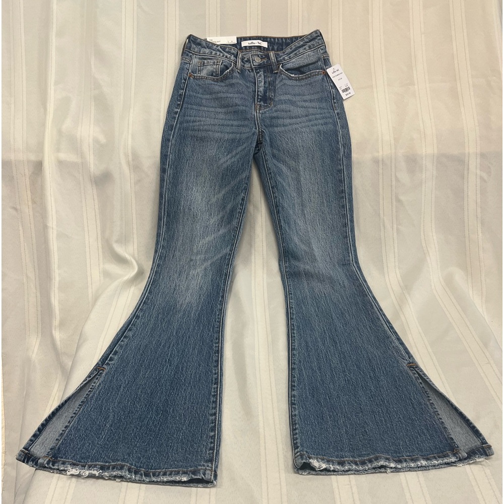 NWT BUCKLE Willow & Root Flared Jeans